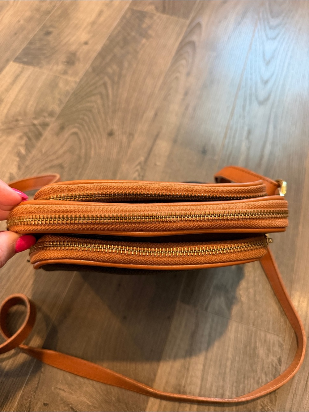 Valentina Classic Two-Tone Crossbody Bag in Black and Tan - Picture 6 of 10